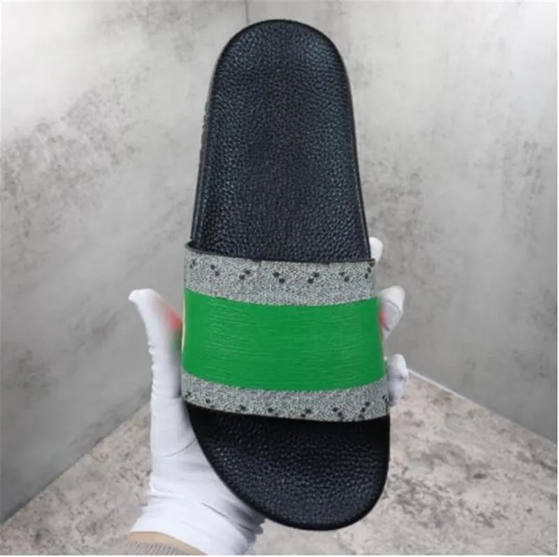 2023 Diseñador de plataforma Diapositivas de goma Sandalia Brocado floral Moda para hombre Fondos de engranajes Chanclas Zapatil