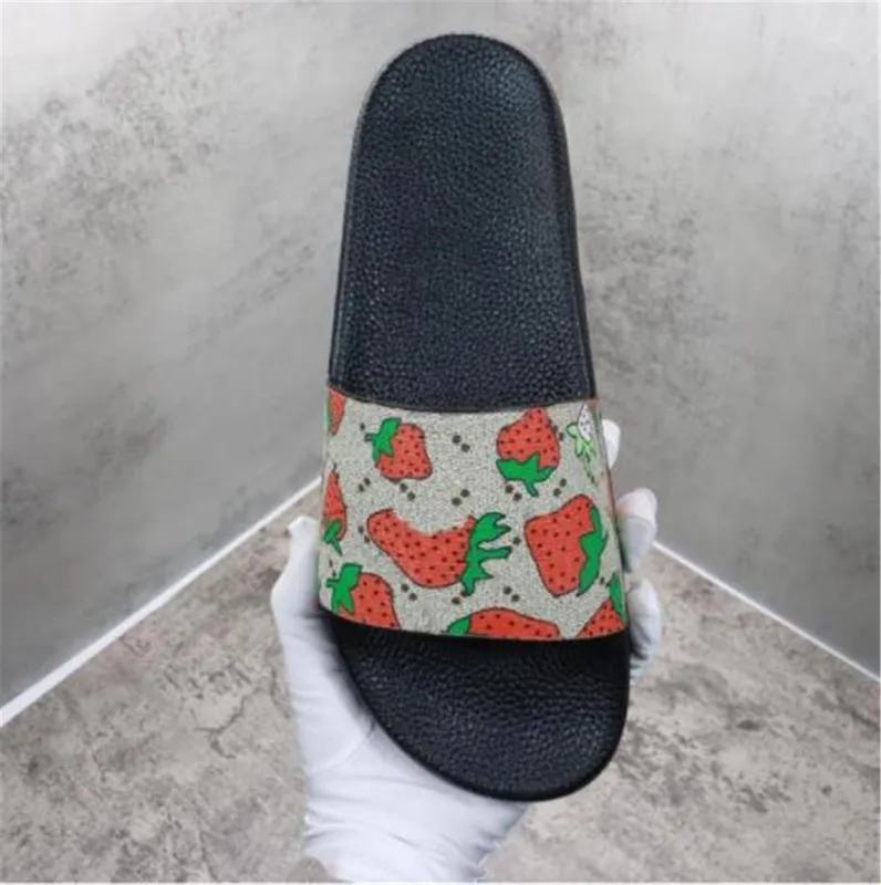 2023 Diseñador de plataforma Diapositivas de goma Sandalia Brocado floral Moda para hombre Fondos de engranajes Chanclas Zapatil