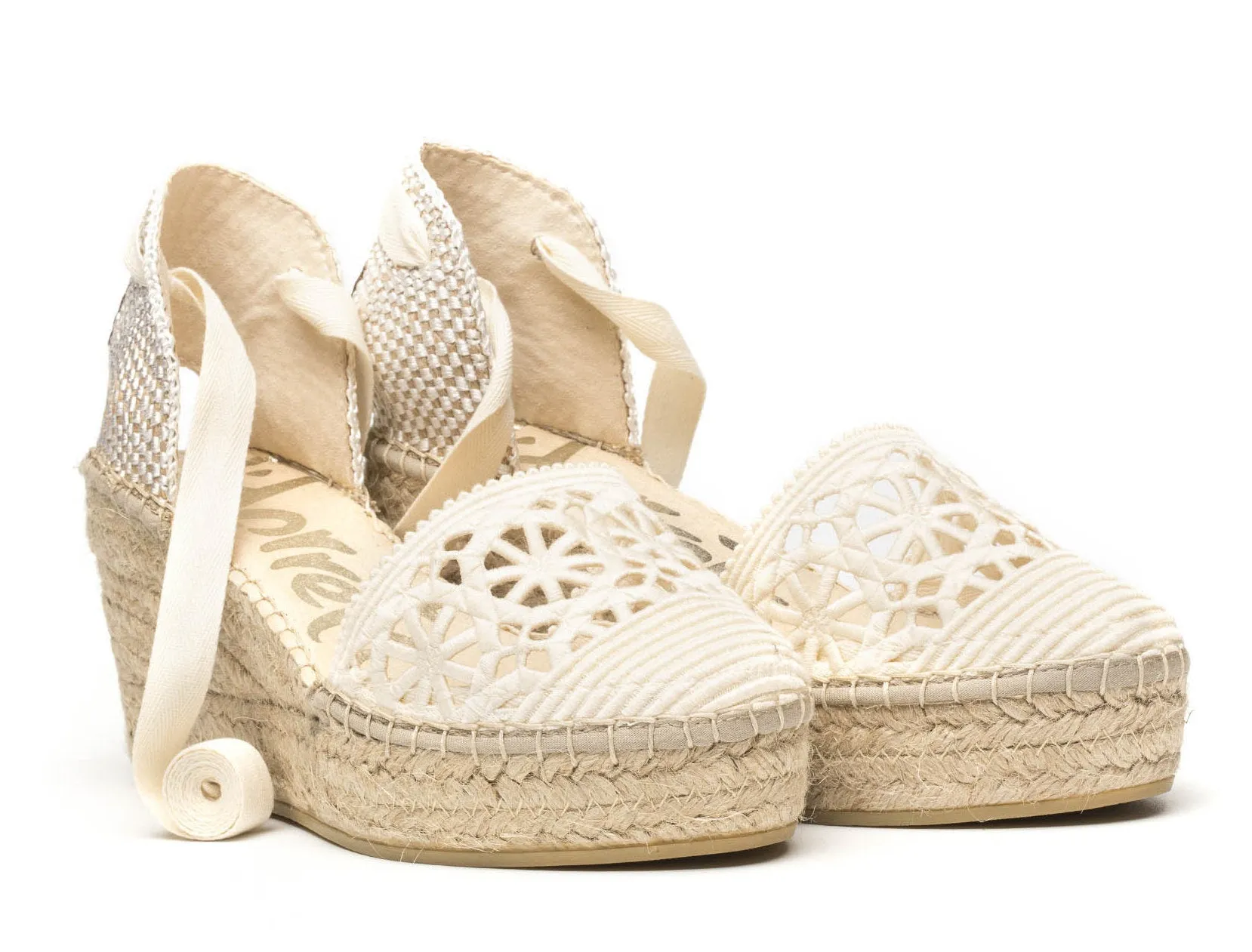 Alpargatas con cintas en tejido beige