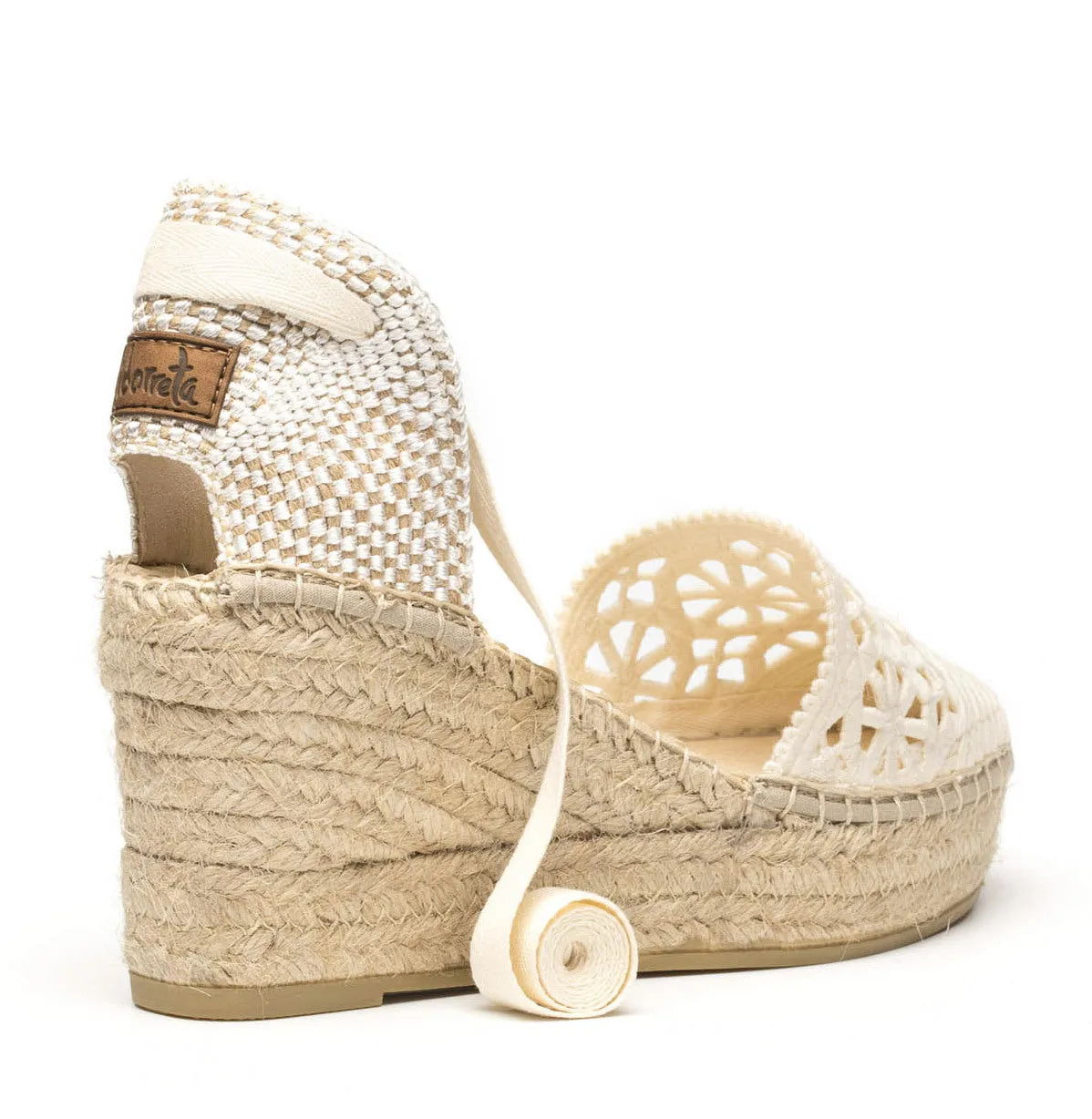 Alpargatas con cintas en tejido beige
