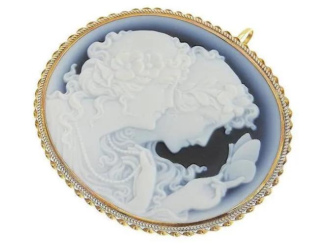& Other Stories Broche de cameo de calcedonia en excelentes condiciones Blanco 