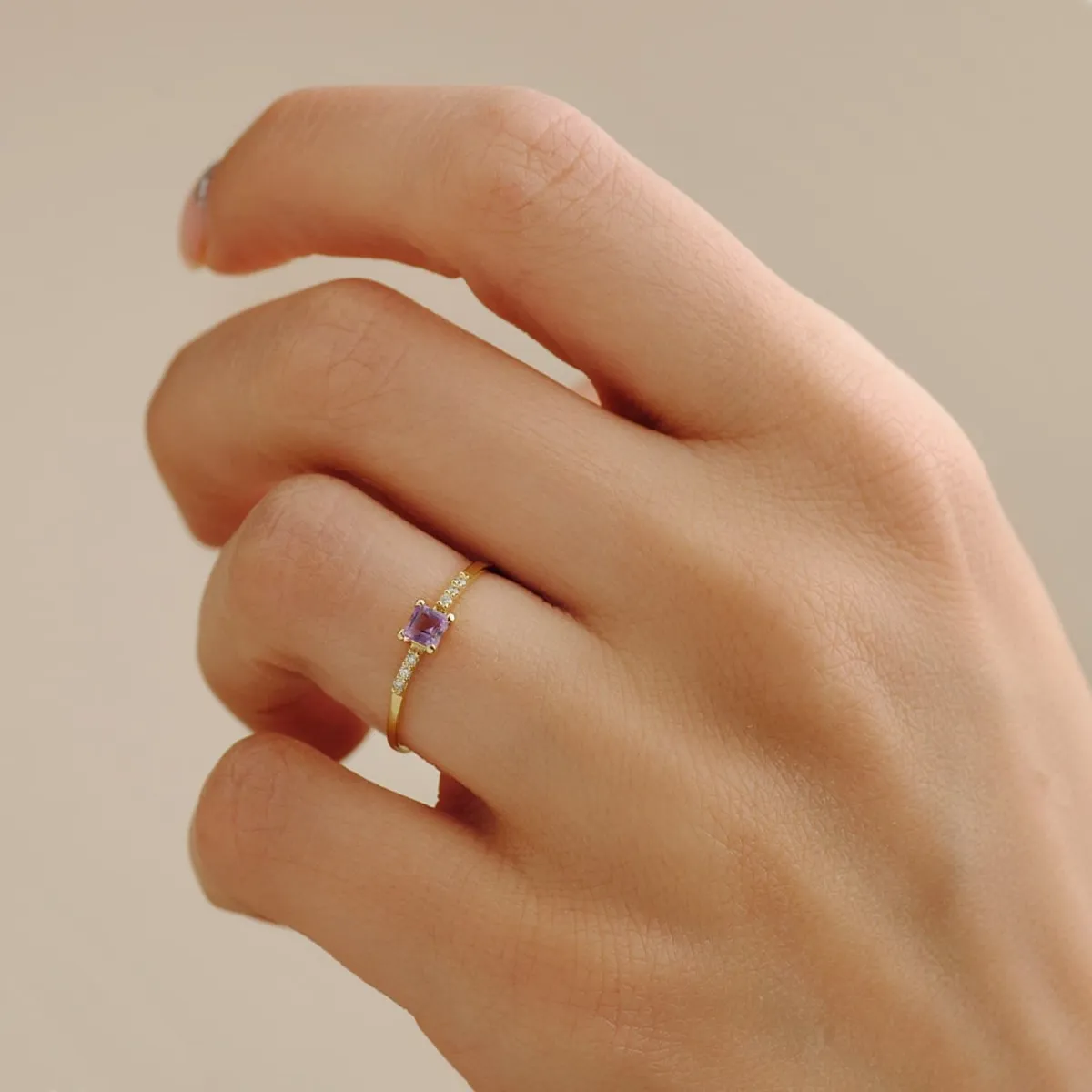 Anillo Oro Amatista y Diamantes