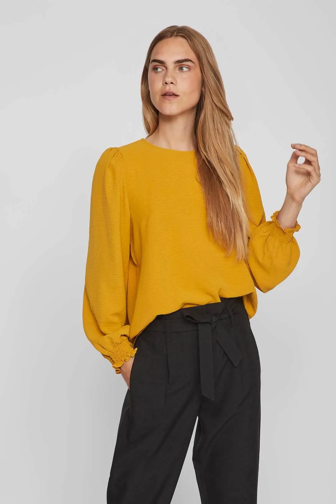 BLUSA MUJER BASICA VIGAJA MOSTAZA