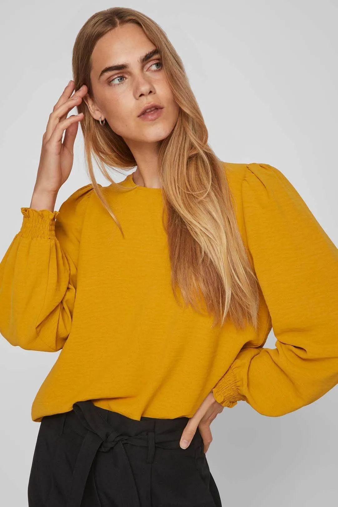BLUSA MUJER BASICA VIGAJA MOSTAZA