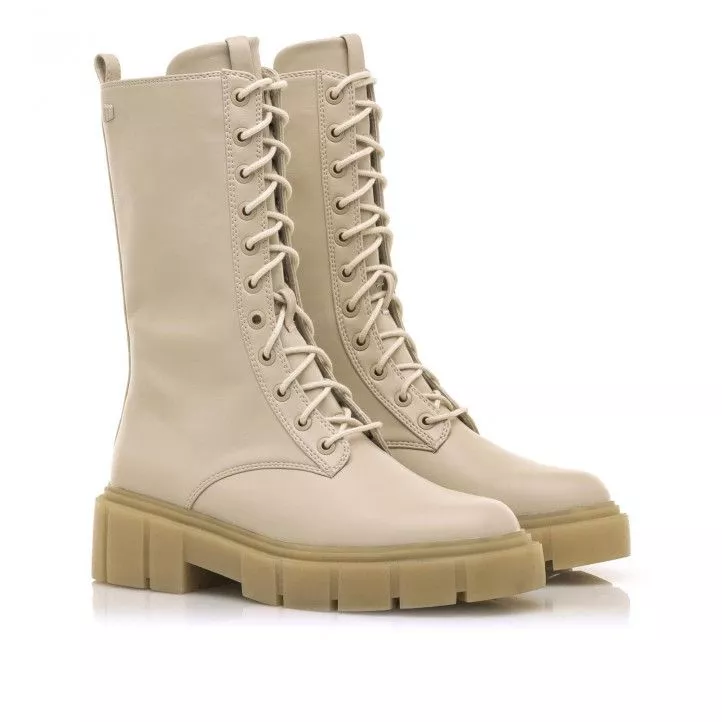 Botas planas Mustang mars con cordondes y suela truck en beige