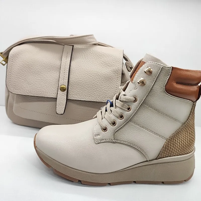 BOTIN DEPORTIVO CUÑA CONFORT CORDONES Y CREMALLERA BEIGE