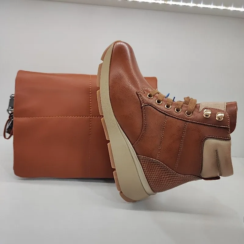 BOTIN DEPORTIVO CUÑA CONFORT CORDONES Y CREMALLERA MARRON
