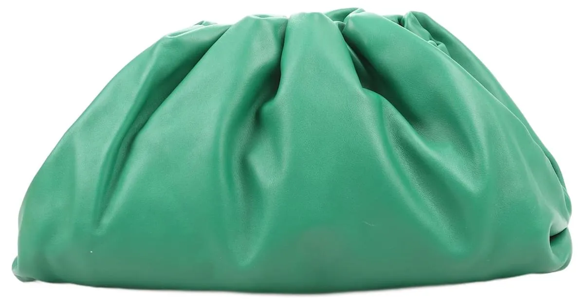 Bottega Veneta Smooth Butter Calf The Pouch Oversized Clutch en Verde 