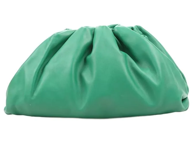 Bottega Veneta Smooth Butter Calf The Pouch Oversized Clutch en Verde 