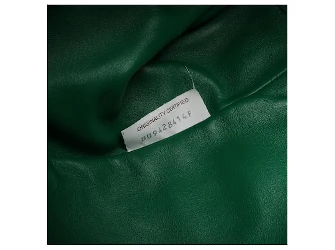 Bottega Veneta Smooth Butter Calf The Pouch Oversized Clutch en Verde 
