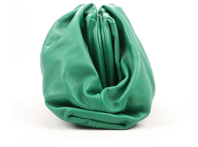 Bottega Veneta Smooth Butter Calf The Pouch Oversized Clutch en Verde 