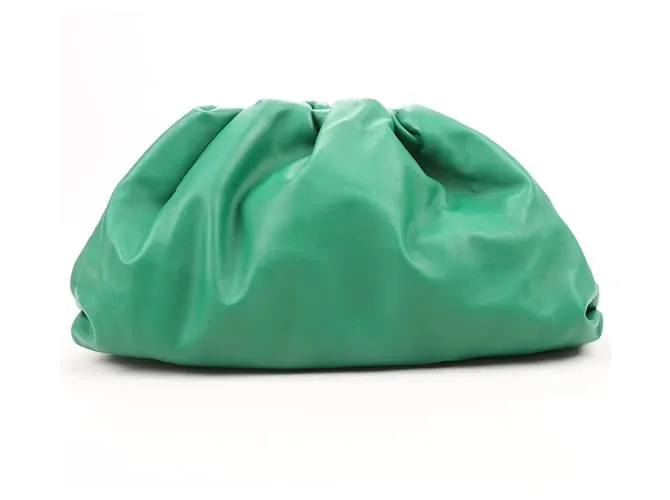 Bottega Veneta Smooth Butter Calf The Pouch Oversized Clutch en Verde 