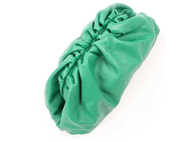 Bottega Veneta Smooth Butter Calf The Pouch Oversized Clutch en Verde 