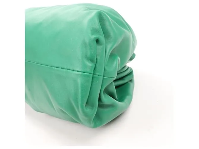 Bottega Veneta Smooth Butter Calf The Pouch Oversized Clutch en Verde 