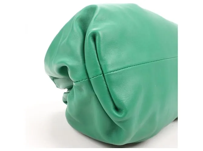 Bottega Veneta Smooth Butter Calf The Pouch Oversized Clutch en Verde 