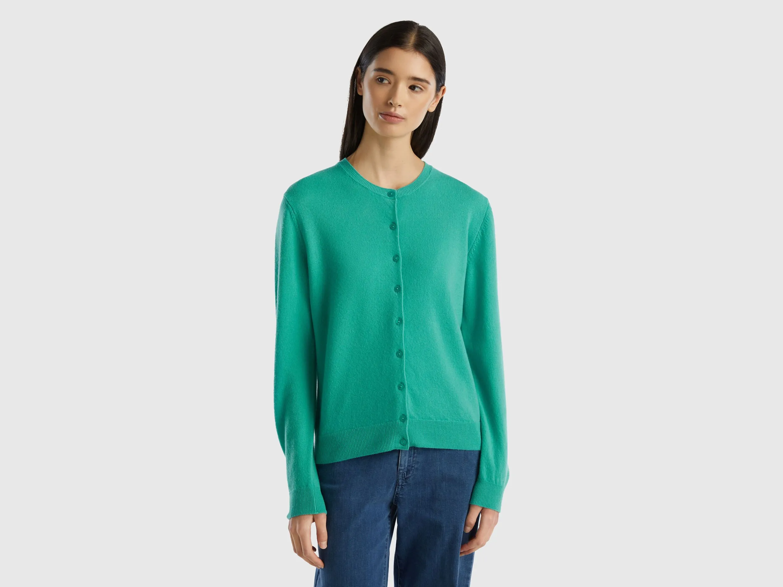 Cárdigan de cuello redondo verde claro de pura lana merina