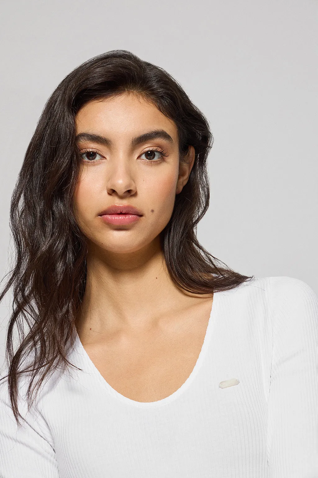 Camiseta blanca Penelope con detalle de botón nacarado Polo Club