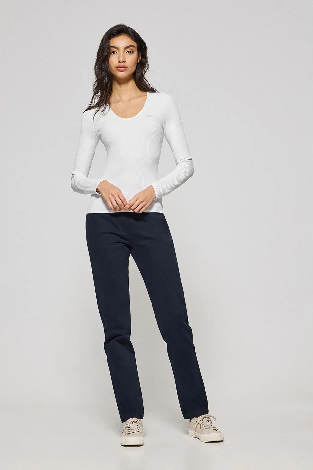 Camiseta blanca Penelope con detalle de botón nacarado Polo Club