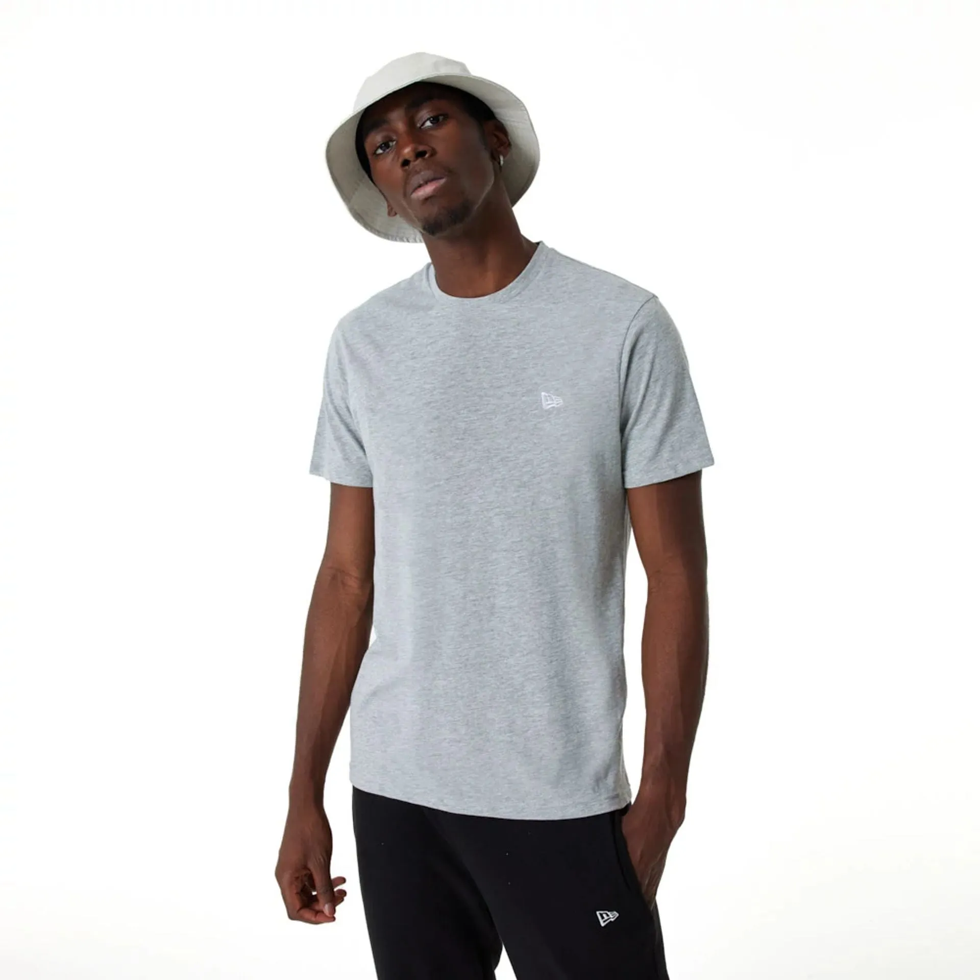 Camiseta New Era Essential
