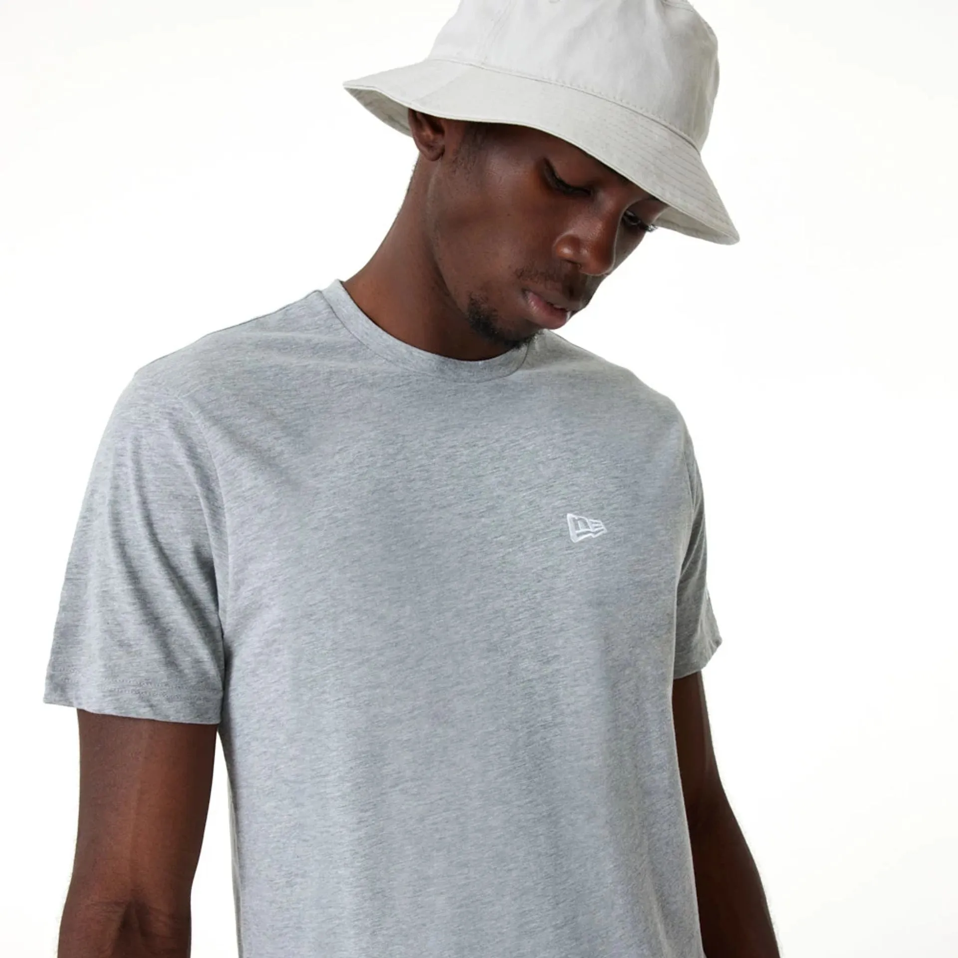 Camiseta New Era Essential