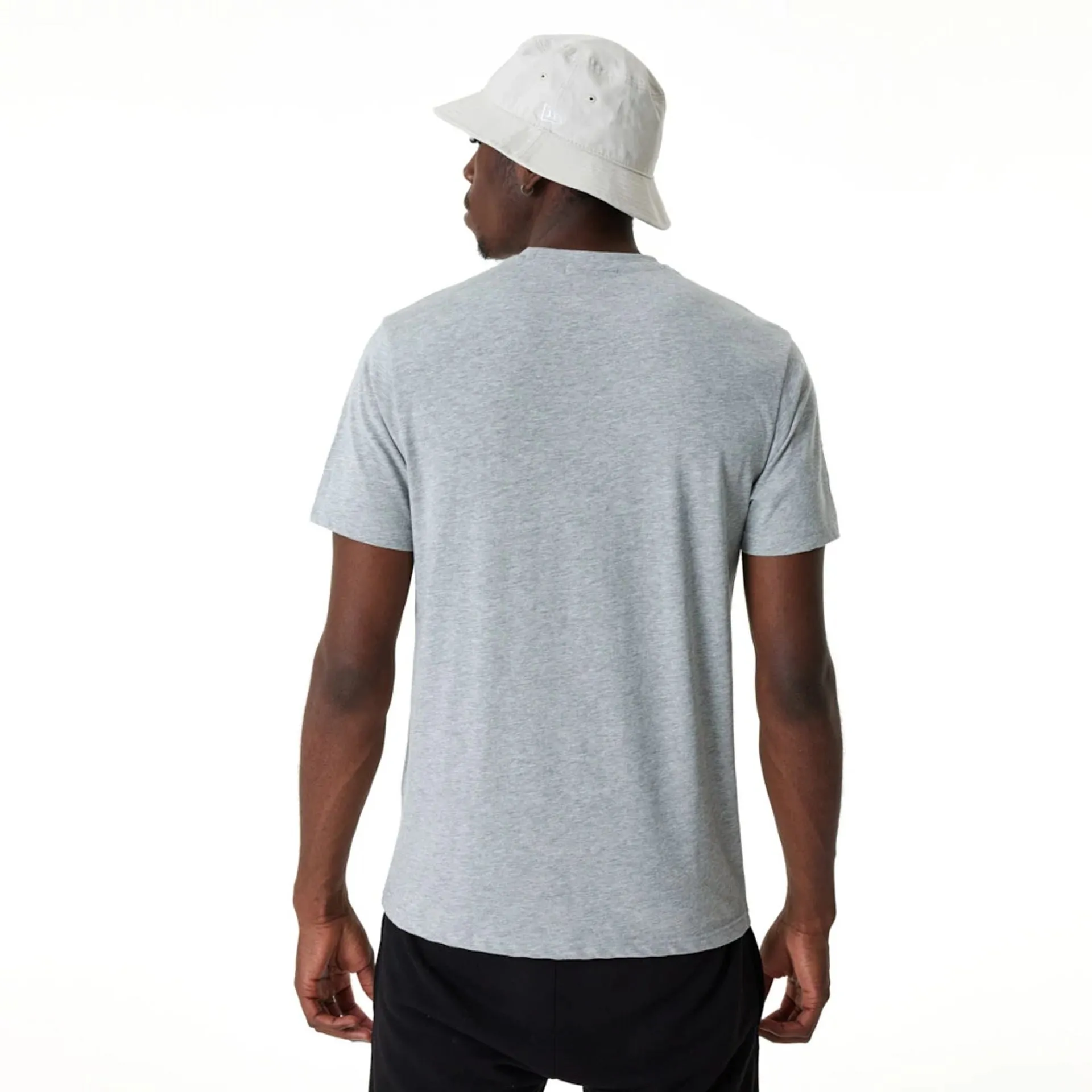 Camiseta New Era Essential