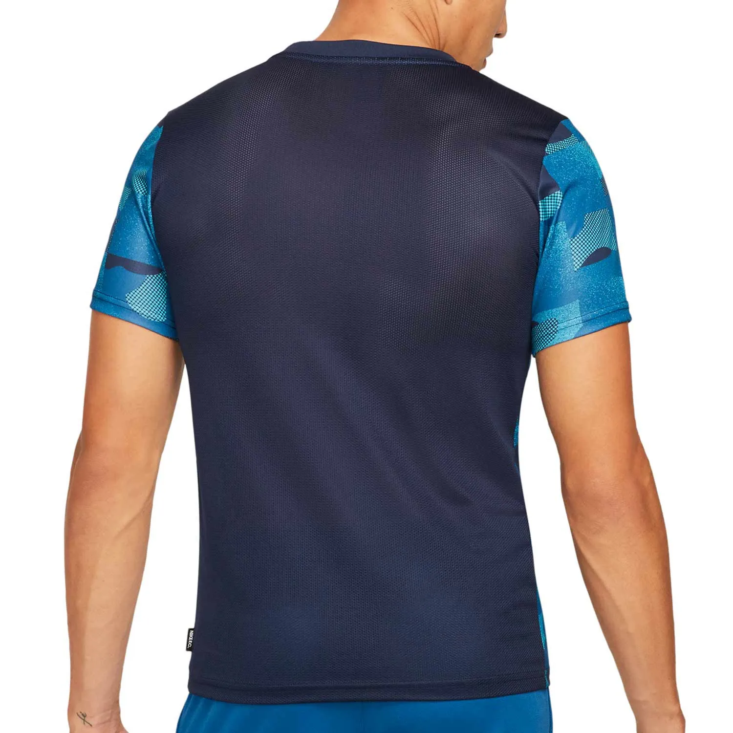 CAMISETA NIKE FC DRIFIT LIBERO SEASONAL GRAPHICS