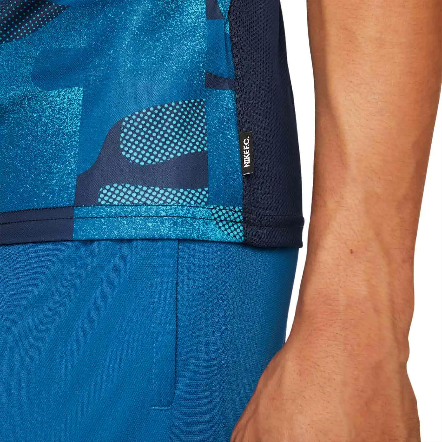 CAMISETA NIKE FC DRIFIT LIBERO SEASONAL GRAPHICS