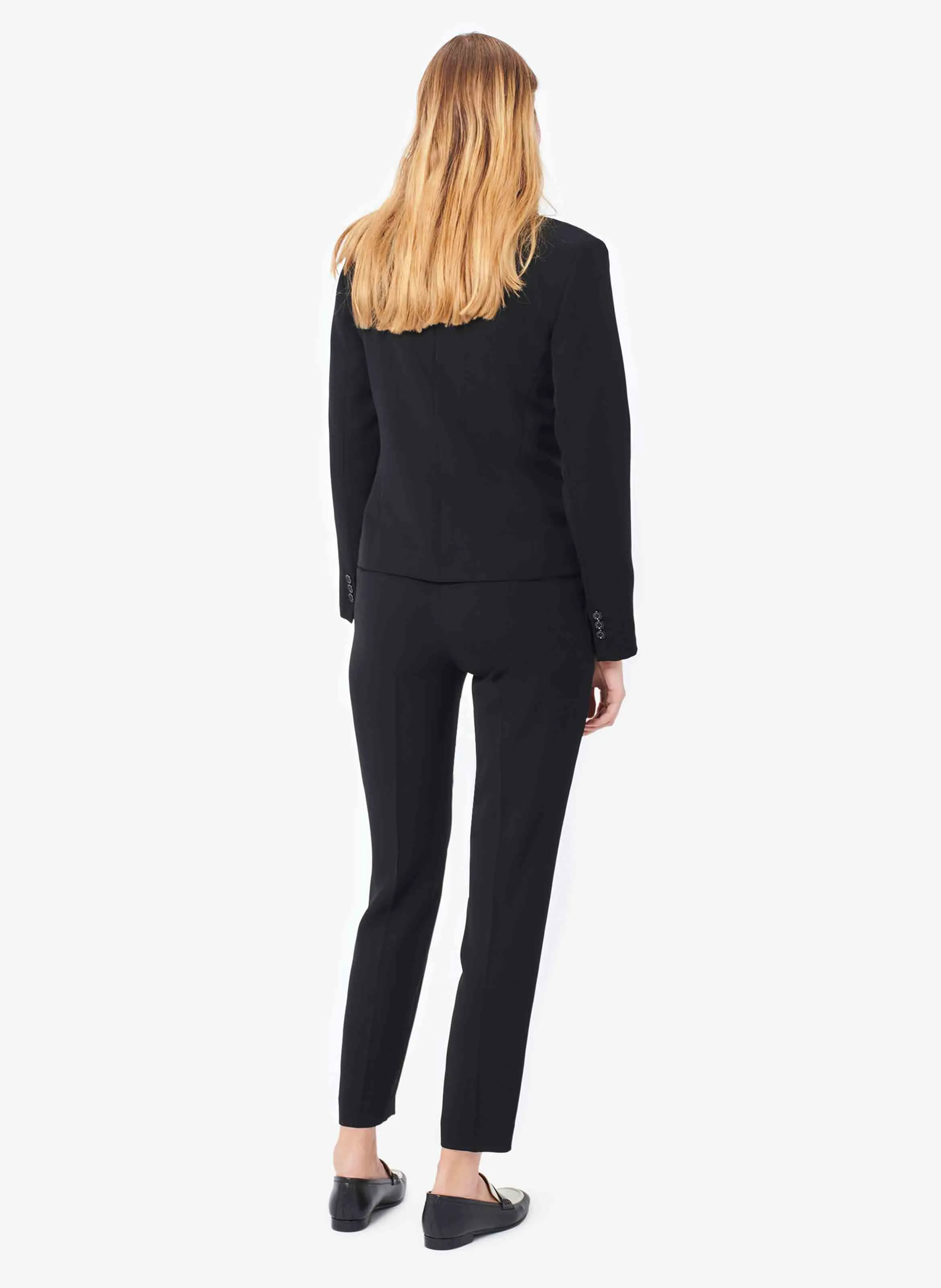 CAROLL VANTEAC  CHAQUETA AJUSTADA CON CUELLO SASTRE EN NEGRO