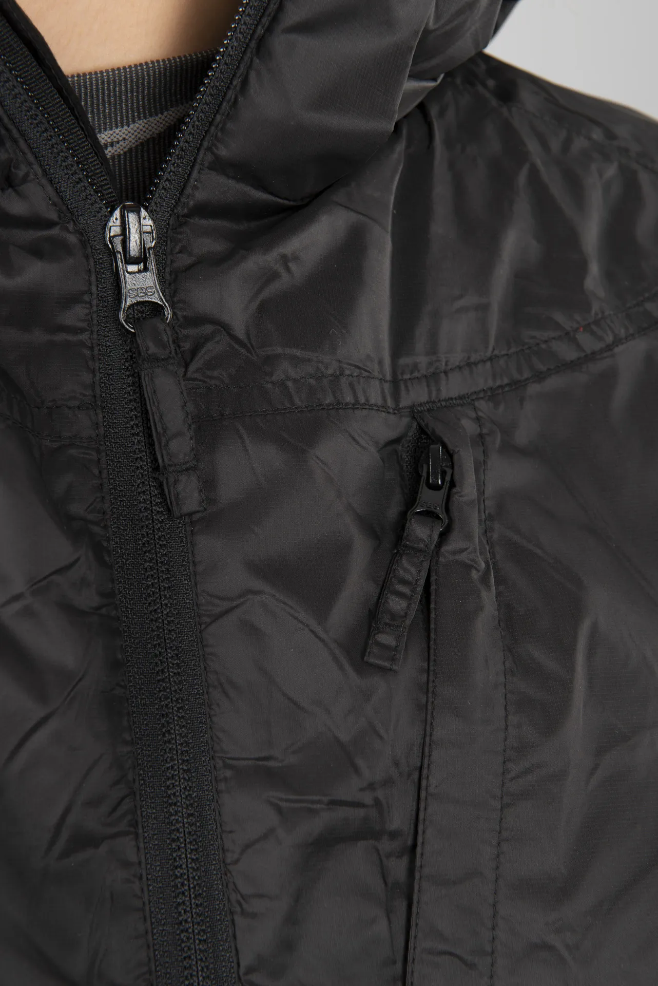 CHAQUETA PARA MUJER JETHWEAR CRUISER NEGROCORAL