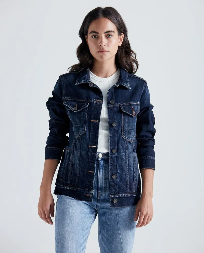 Chaqueta trucker tono medio para mujer
