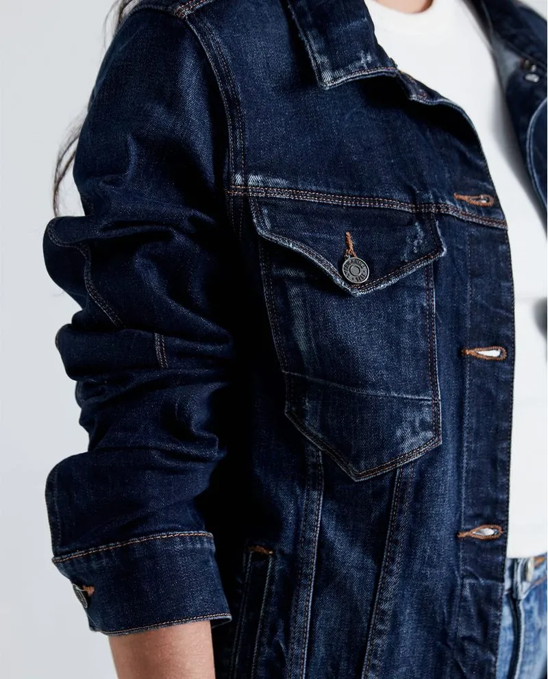 Chaqueta trucker tono medio para mujer