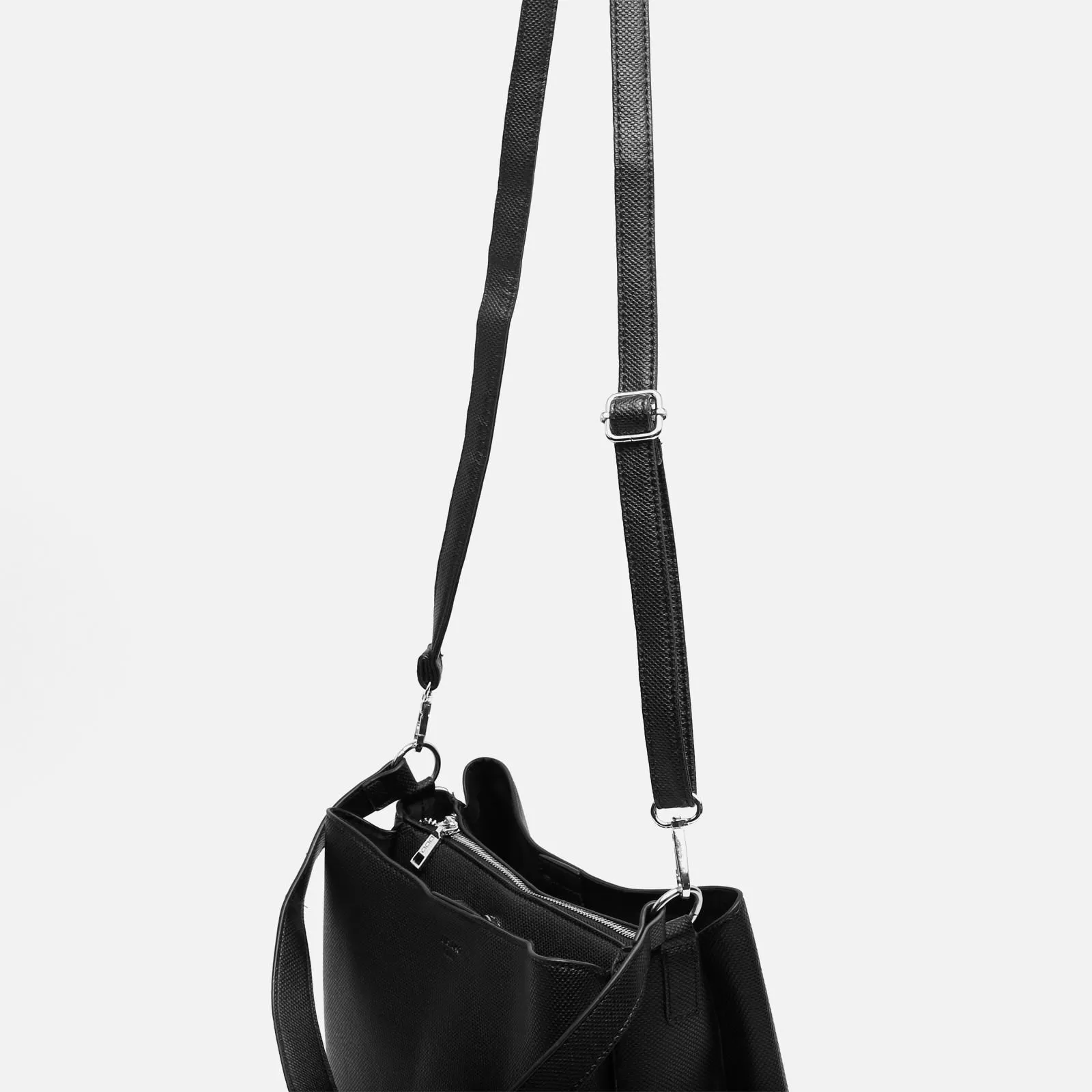 Conti bolso hobo con asa regulable