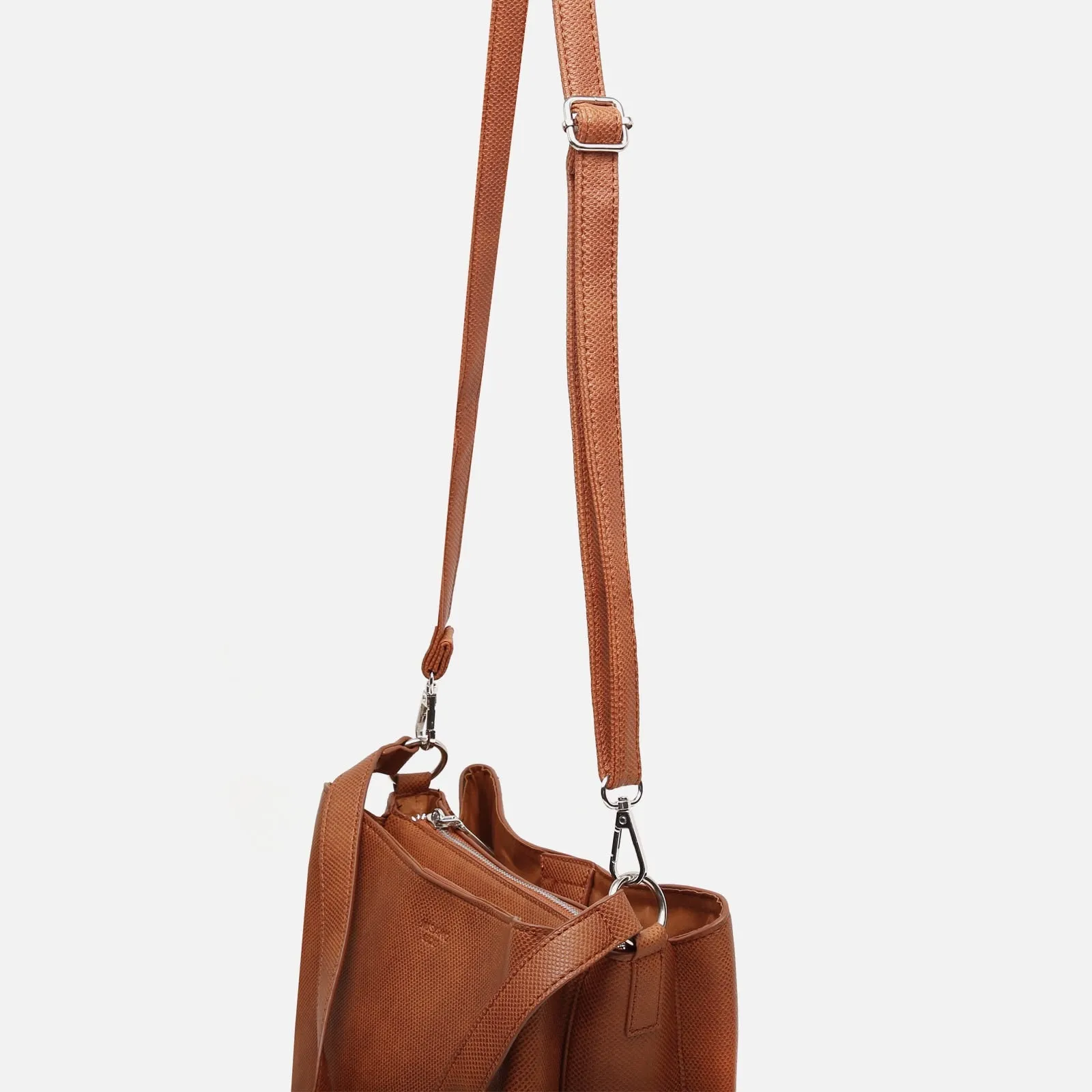 Conti bolso hobo con asa regulable