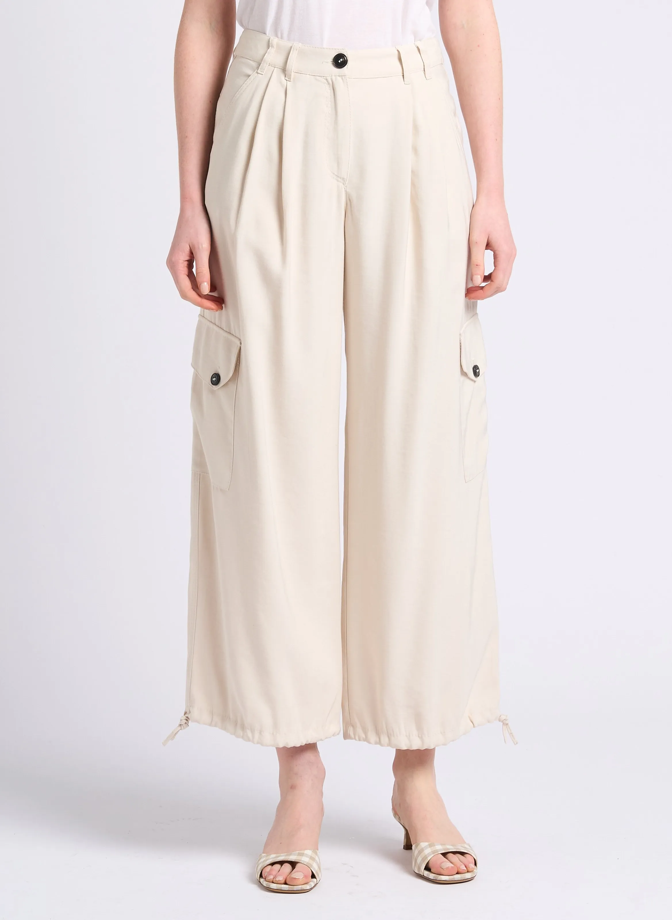 CORVINO  PANTALóN CARGO ANCHO EN BLANCO