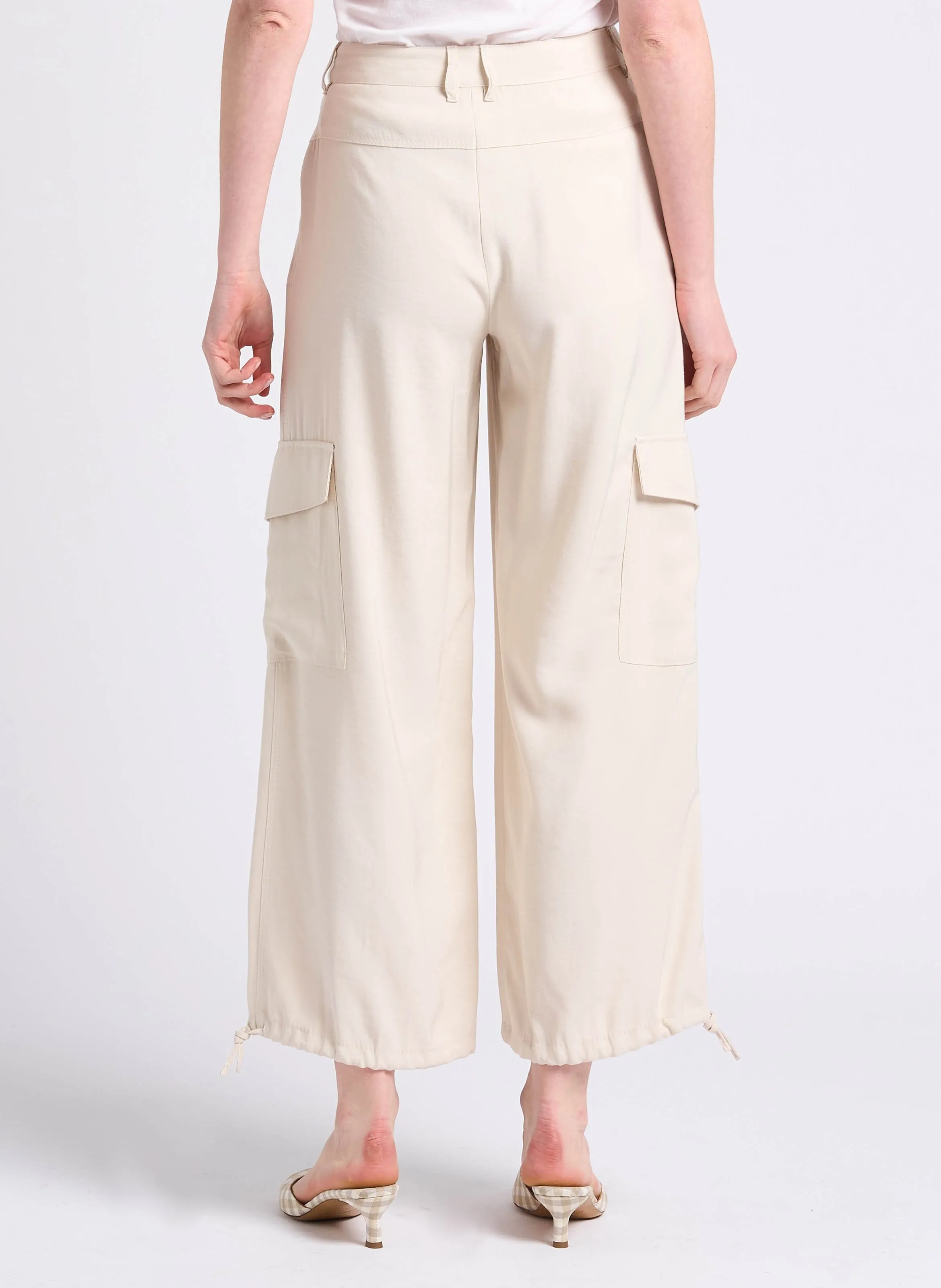CORVINO  PANTALóN CARGO ANCHO EN BLANCO