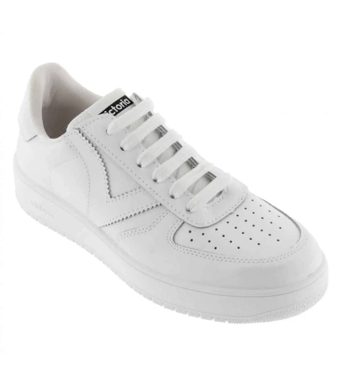 Deportivo blanco con cordones