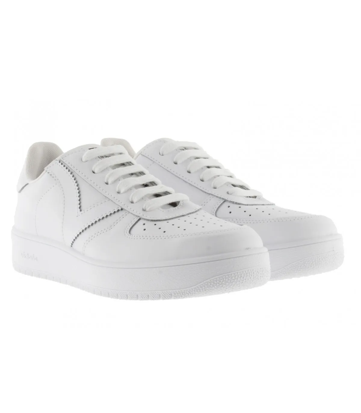 Deportivo blanco con cordones
