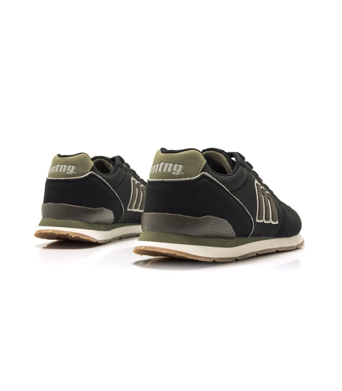 Deportivo clásico para hombre en color negro