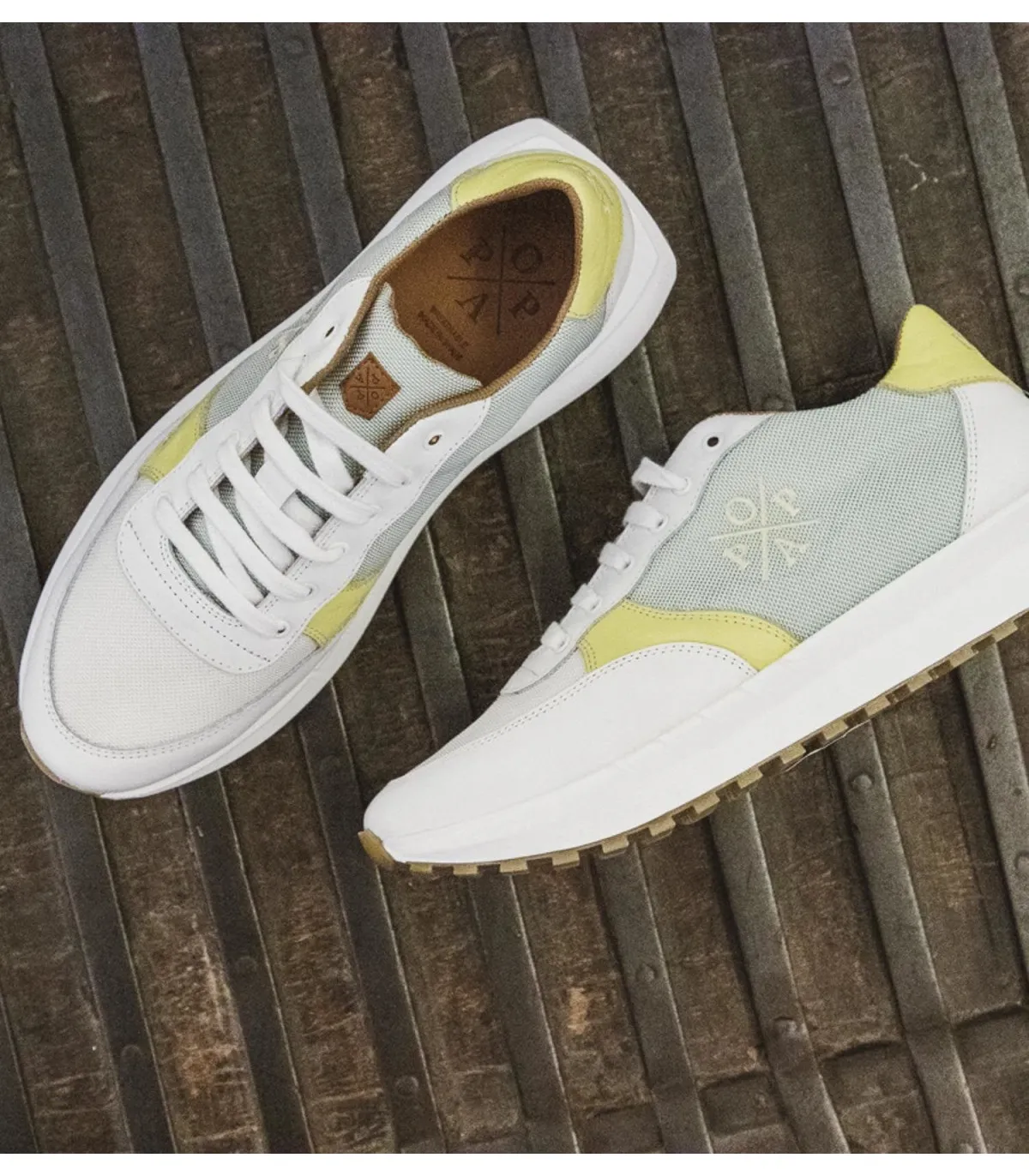 Deportivo combinado en color blanco y menta