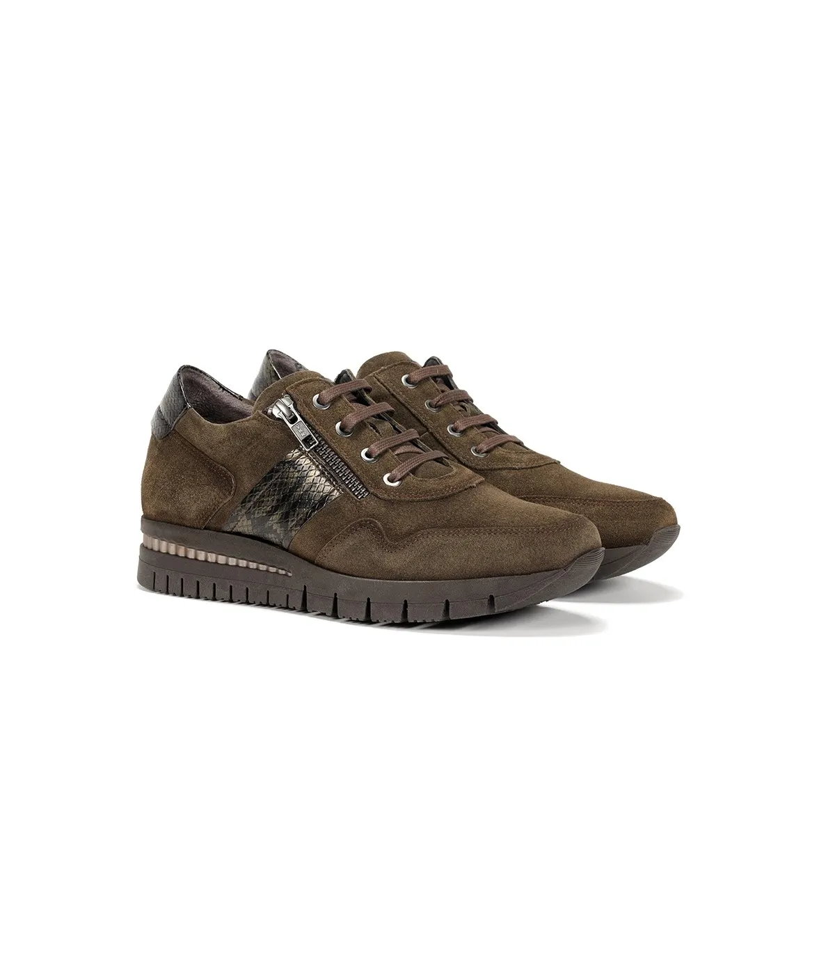 Deportivo con cordones en verde bosque