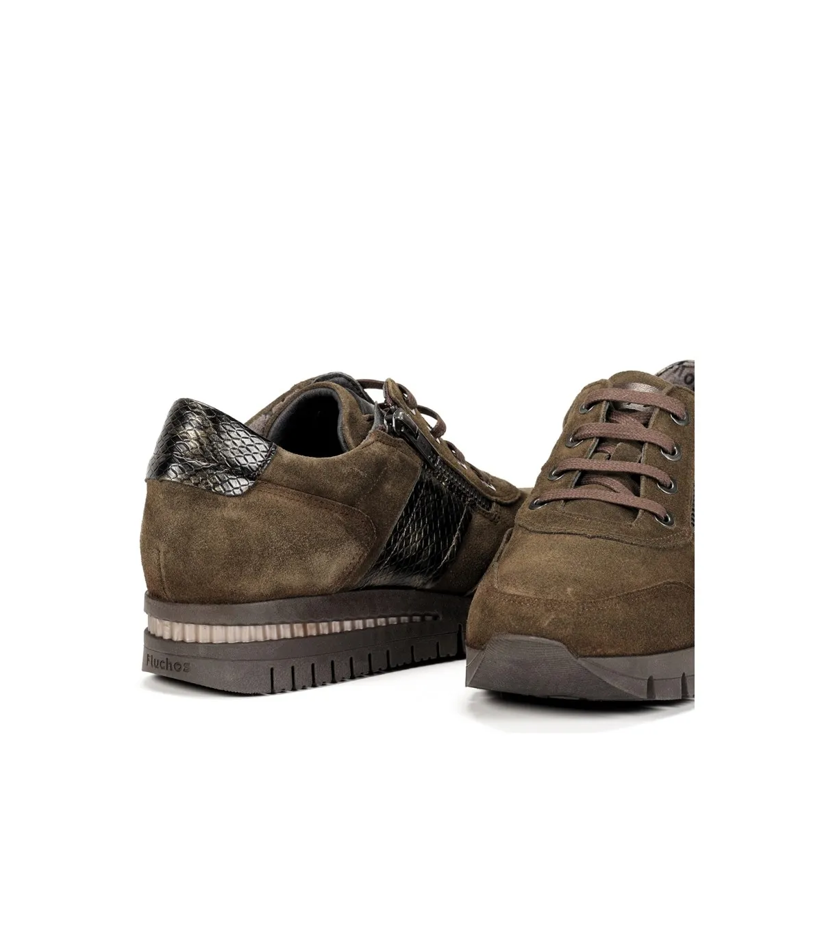 Deportivo con cordones en verde bosque