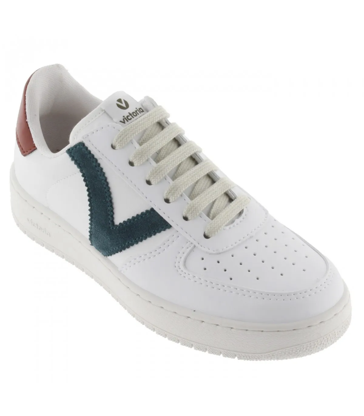 Deportivo en color blanco combinado con marino