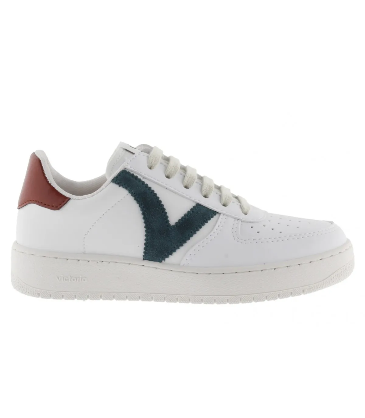 Deportivo en color blanco combinado con marino