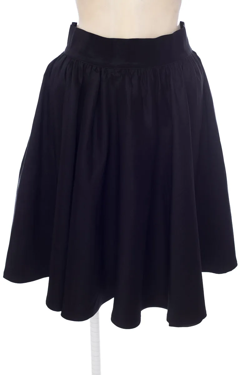FALDA COLOR NEGRO  CLOSEANDO