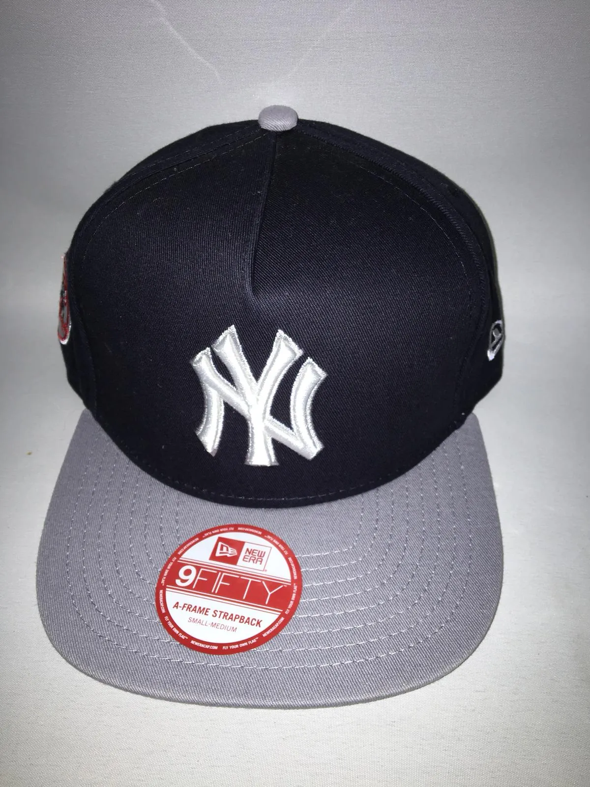 Gorra New Era Cap 9FIFTY SNAPBACK TEAM FILL NEYYAN TEAM NY MARINO  Y GRIS