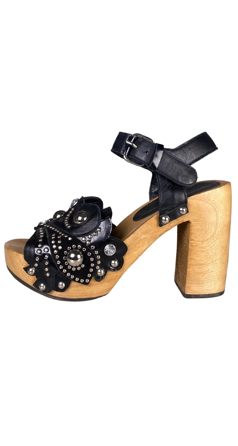 JAZMIN CHEBAR Sandalia Tachas