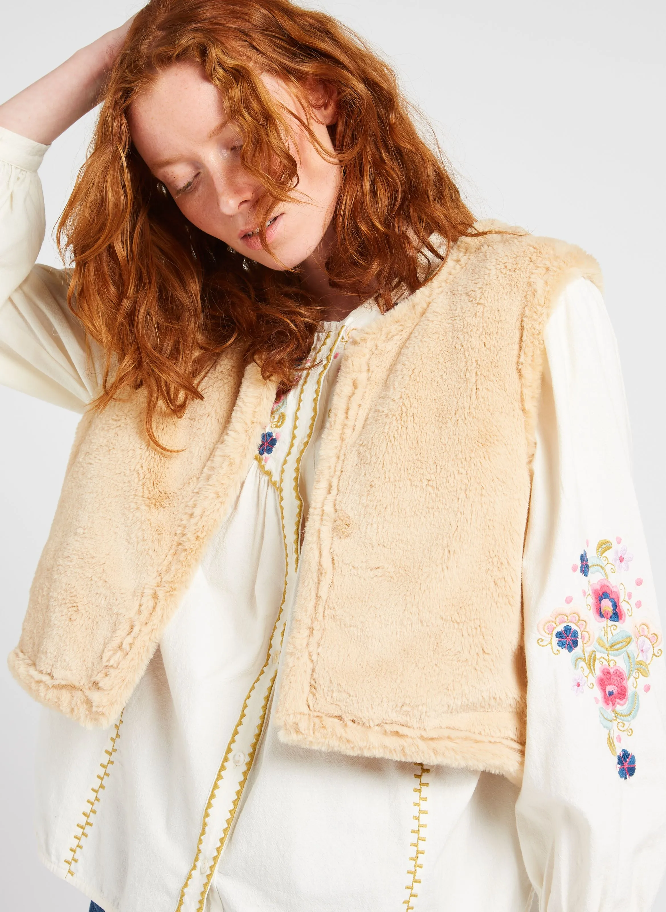 LOUISE MISHA RENEE  CHAQUETA REDONDA BORDADA DE ALGODóN ORGáNICO EN BEIGE