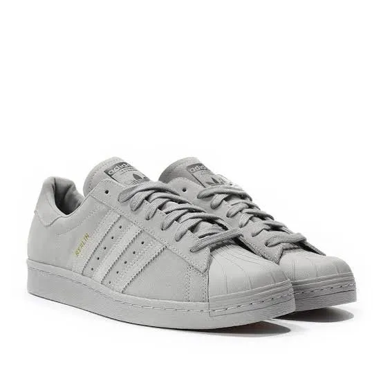 N370O Adidas superstar edición especial Berlín gris