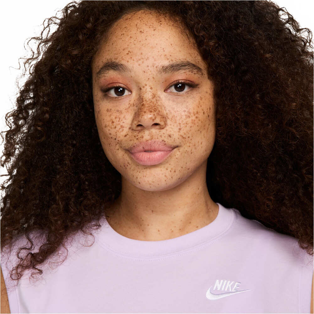 Nike SPORSTWEAR CLUB Camiseta Manga Corta Mujer