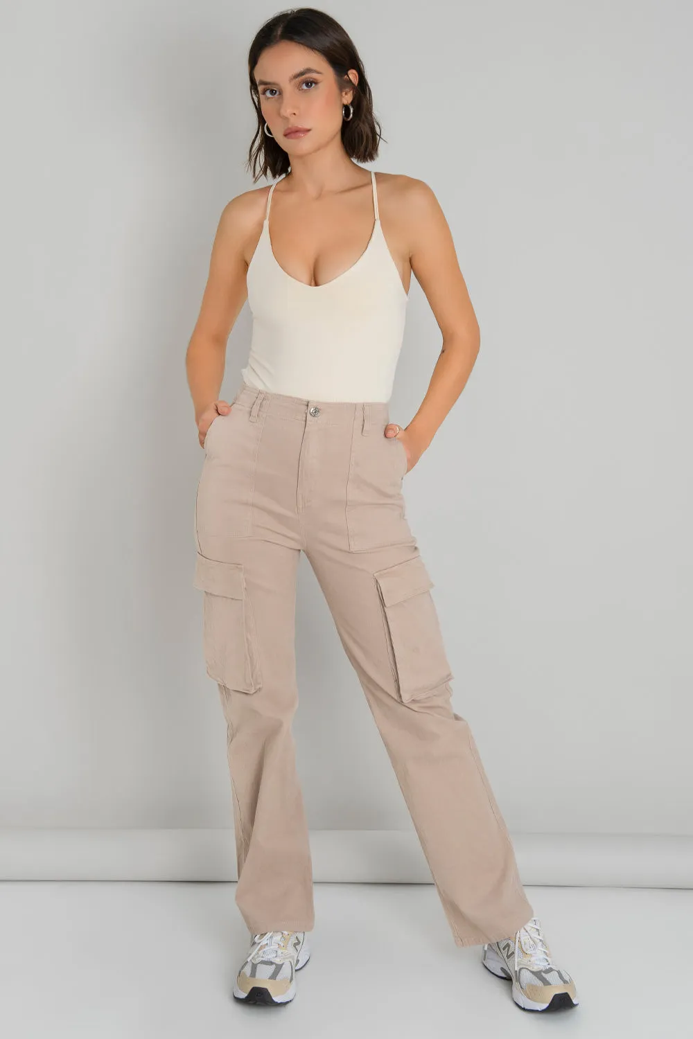 Pantalón cargo de fit recto botón contraste